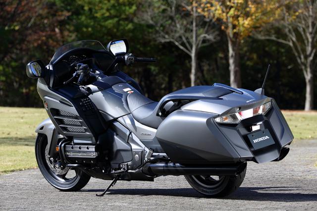 画像: 開発のキーワードは、街を颯爽とStyle & Impact The Honda Premium Cruiser」。世代を超えた多くユーザーが気軽に軽快な走りを楽しめるように新たな魅力を提案するモデルとして開発された。