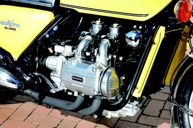 画像: 当時のホンダ最大排気量となる999cc。単に大排気量だけでなく低振動・低重心とするため水平対向が選ばれた。