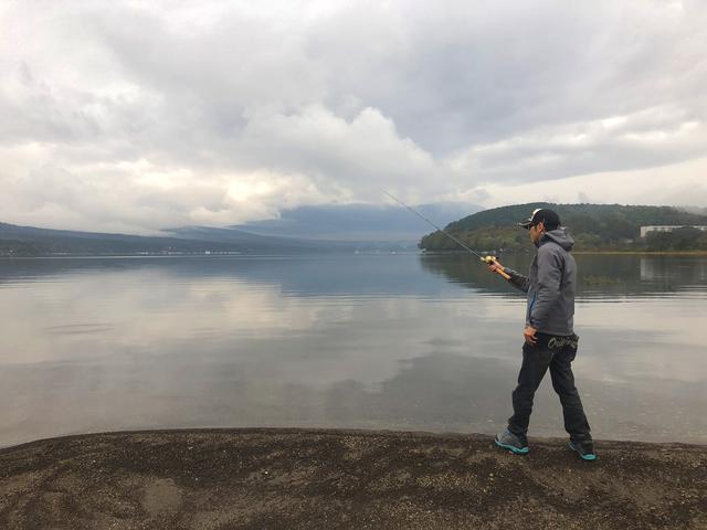 画像3: 10月中旬の山中湖。バス釣りは厳しいか?