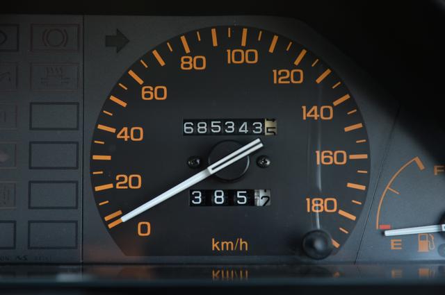 画像: 愛車、バラードスポーツCR-Xとともに走行。気づいたら地球と月を往復できる走行距離にまで至っていた。
