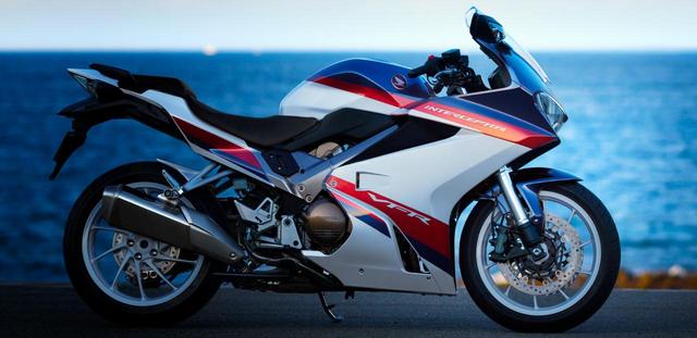 画像: とにかく本格的でカッコ良いですよね〜! Honda公式サイトより/VFR800F www.honda.co.jp