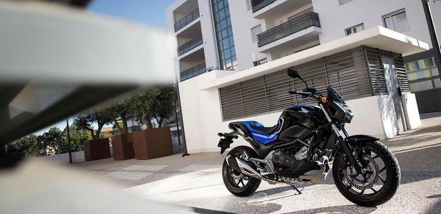 画像1: HONDA公式サイトより/NC750S /グラファイトブラック(ツートーン) 税込761,400円 www.honda.co.jp