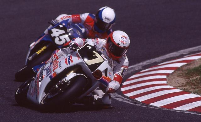 画像: 1993年の鈴鹿8耐で、ホンダRVF750で参戦したE.ローソン。 www.suzukacircuit.jp
