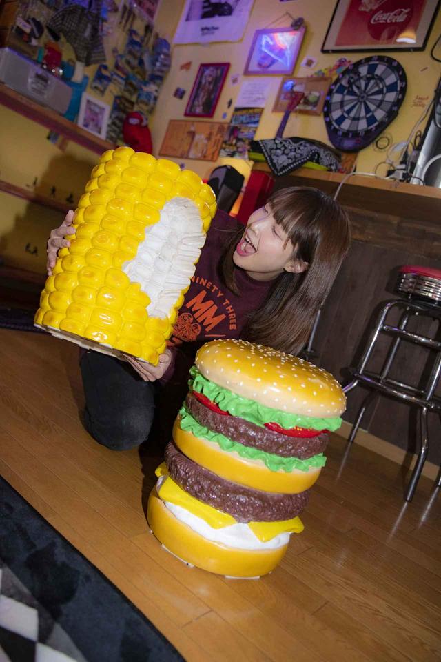 画像3: ボリューム満点のハンバーガー!?