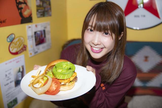 画像4: ボリューム満点のハンバーガー!?