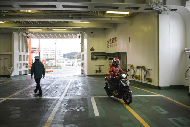 画像2: 久里浜港に到着!