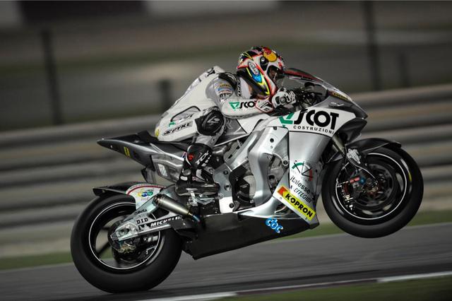 画像: 2005年、JiR チーム・スコットからMotoGPクラスに参戦したA.ドヴィツィオーゾ。この年はランキング5位を獲得しています。 andreadovizioso.com