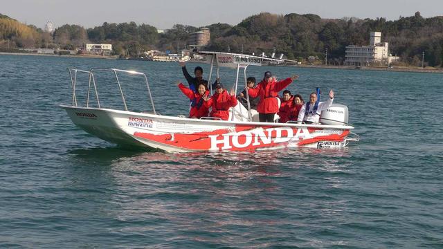 画像: ホンダの船外機を搭載するボートも試乗。浜名湖内を操船する貴重な体験もできた。