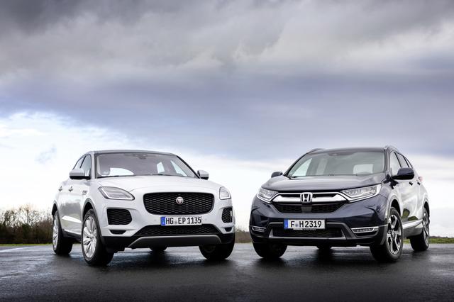 画像: Jaguar E-PACE P200 AWDとHonda CR-V 1.5T Executive AWD。どちらも欧州仕様、左ハンドルだ。