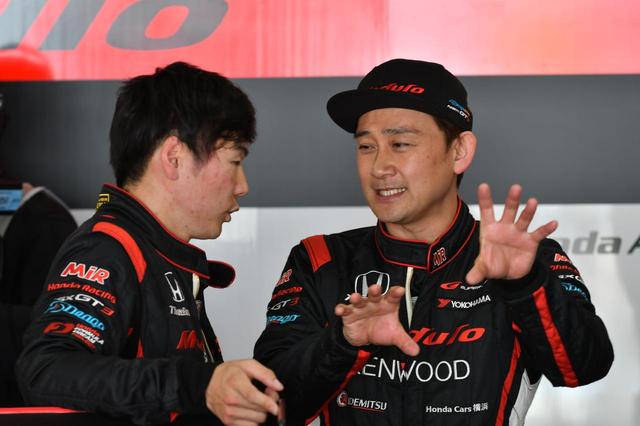 画像1: 大津 滑舌問題と道上 チョンマゲ騒動?!【スーパーGT参戦チームの舞台裏】