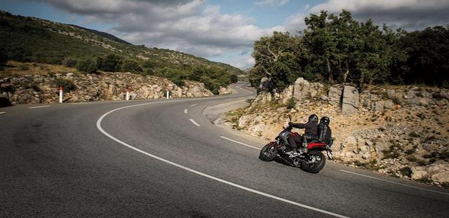 画像: VFR800F www.honda.co.jp