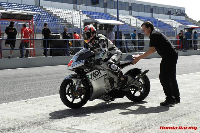 画像: 2009年、スペイン・ヘレスでのシーズン前の公式テスト。青山にとっては、4年ぶりとなるホンダへの復帰でした。 www.honda.co.jp