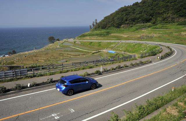 画像: 海の景色と山の景色が同時に楽しめるのも、能登ドライブの醍醐味のひとつと言えるでしょう。