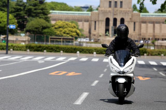 画像1: これがPCX……原付二種の王様か!?