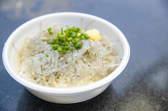 画像3: 港で食べる海鮮丼