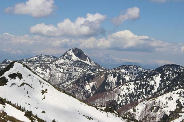 画像: 志賀草津高原ルート山並み www.photo-ac.com