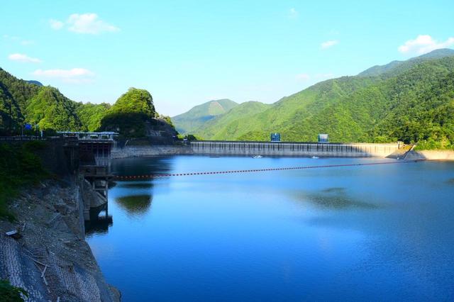 画像: 奥多摩湖 www.photo-ac.com