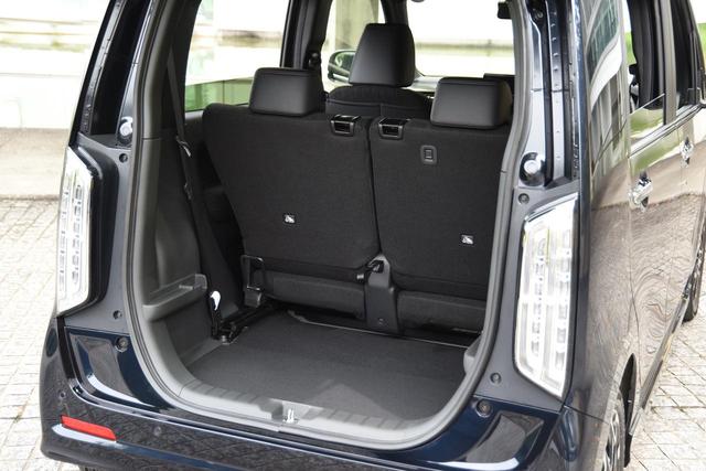 画像: 重い荷物もラクに積めるローフロアモード