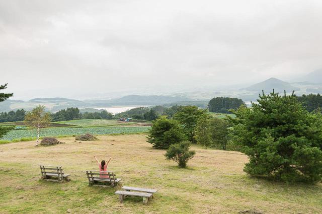 画像3: キャベツを堪能して到着した場所は、愛妻の丘!