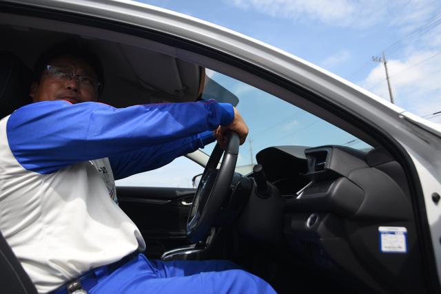 画像4: 早速レッスンスタート!慣れてる人も知って欲しい、運転姿勢について