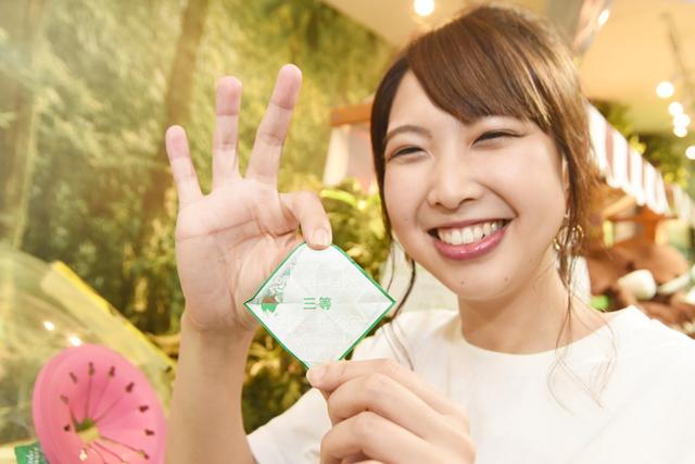 画像: さて、こちらの写真、私は何をしているのでしょうか〜!?