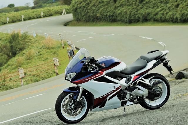 画像4: VFR800Fは中途半端?→真逆です!