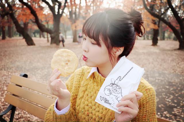 画像: マカダミアナッツのクッキー 大きくてボリューム満点!