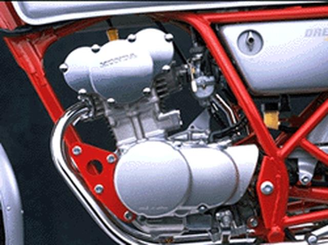 画像: ドリーム50のエンジン左側面。 www.honda.co.jp