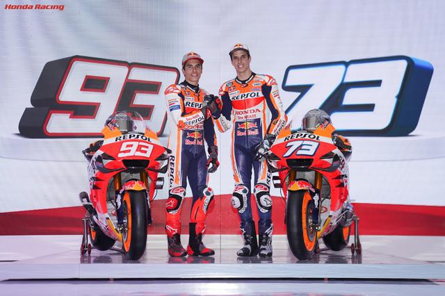 画像: Repsol Honda Teamでチームメイトになる兄のマルク選手(左)と弟のアレックス選手(右)のマルケス兄弟。2人合わせて10度世界王者に輝いた最強の兄弟は今年どんなレースを見せてくれるのか!? www.honda.co.jp