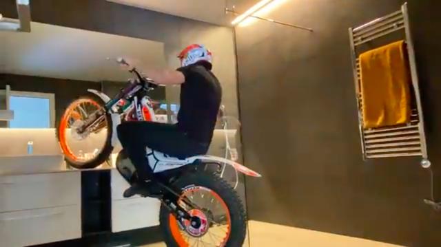 画像: え! 家のなかでトライアルバイクを走らせちゃうんですか !!?? www.youtube.com