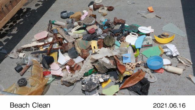 画像: プラスチック系のゴミ