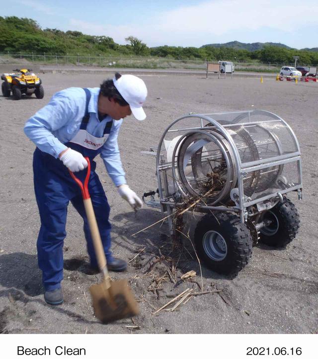 画像: 回転式スクリーン(通称「ぐるぐる」):砂とゴミを分けるふるいの役目