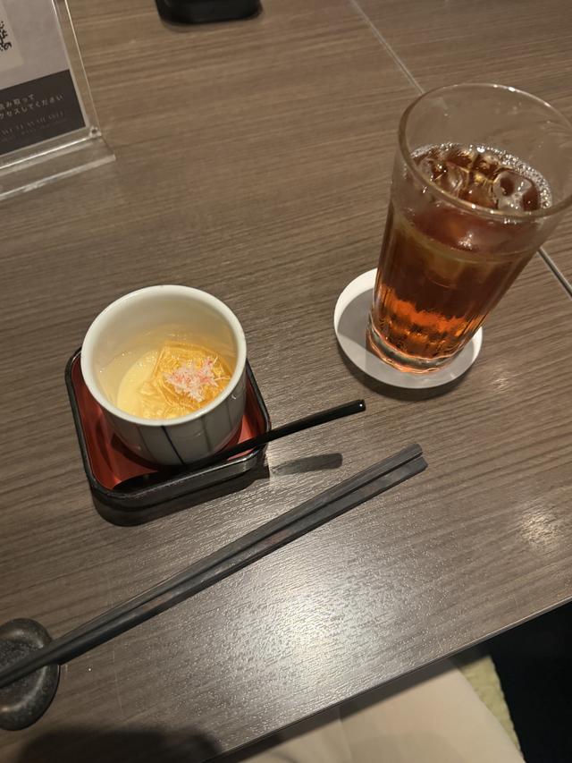画像: まずは乾杯と前菜
