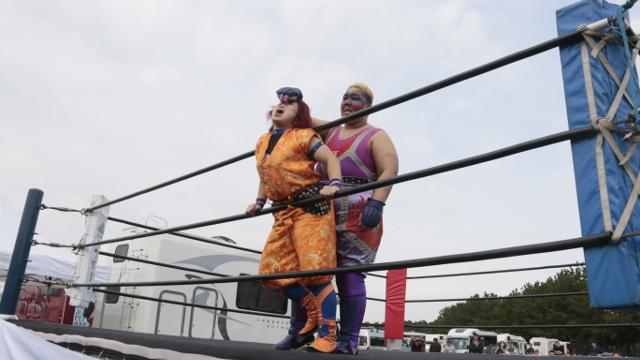 画像3: ミヤマ☆仮面率いる「森のプロレス」では、観客参加型の楽しいプロレスも見れちゃう!!
