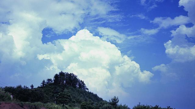 画像: 積雲の変化を欠かさずチェック! 積乱雲を見かけたら避難を!