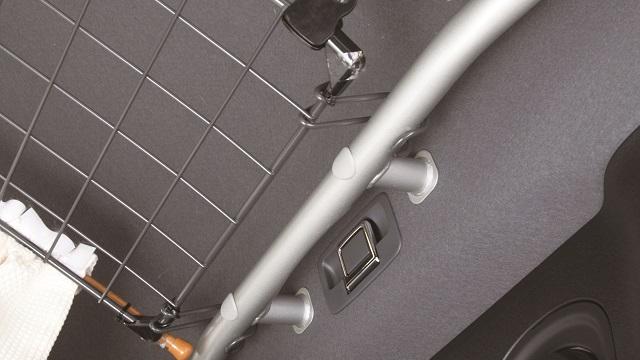 画像2: 天井高を生かしたルーフ収納