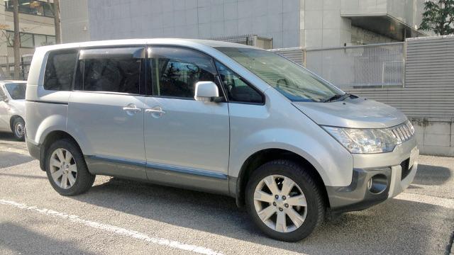 画像: 簡易アイテムで、お金をかけずに車中泊仕様にするのが、編集部のモットー