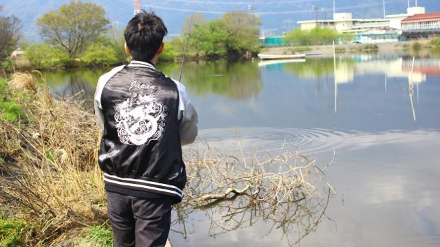 画像: 目標に向けて真っ直ぐ投げる