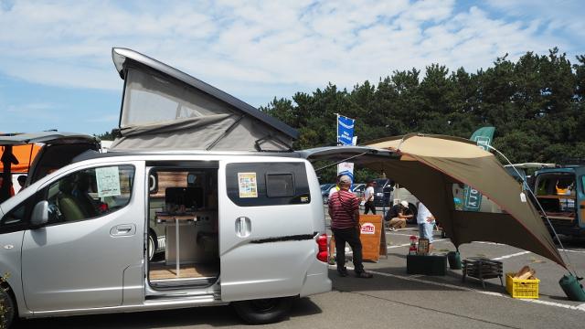 画像2: 参加者は興味津々! キャンピングカーブース