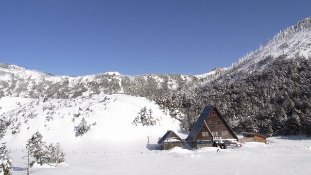 画像: 1 縞枯山荘(通年営業) テレマークスキースクールも開催
