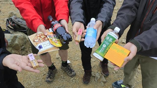 画像14: いざ、入笠山の山頂へ! しかし悪天候で周囲は真っ白……