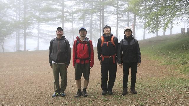 画像1: いざ、入笠山の山頂へ! しかし悪天候で周囲は真っ白……