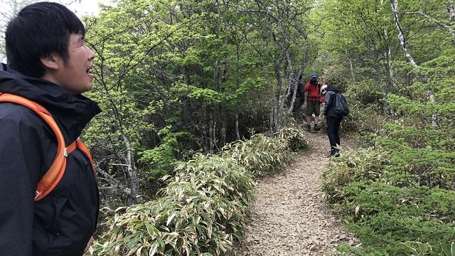 画像9: いざ、入笠山の山頂へ! しかし悪天候で周囲は真っ白……