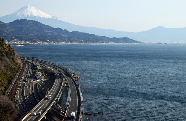 画像: 「東海道五十三次」に描かれた風景が唯一残る、現在の薩埵峠。