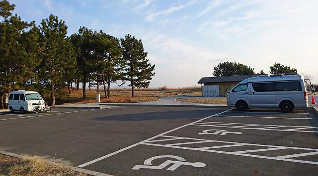 画像1: 【三保松原の車中泊事情】P2に24時間使えるキレイな公衆トイレが完成