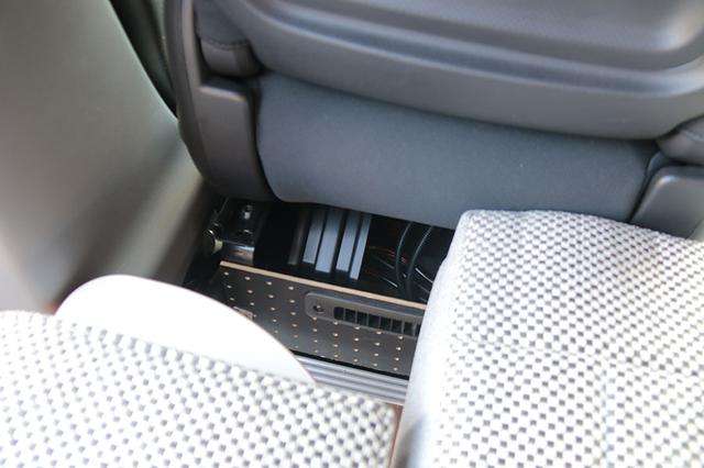 画像: サブバッテリーを装備する車中泊カーの、伝家の宝刀といえばFFヒーター。