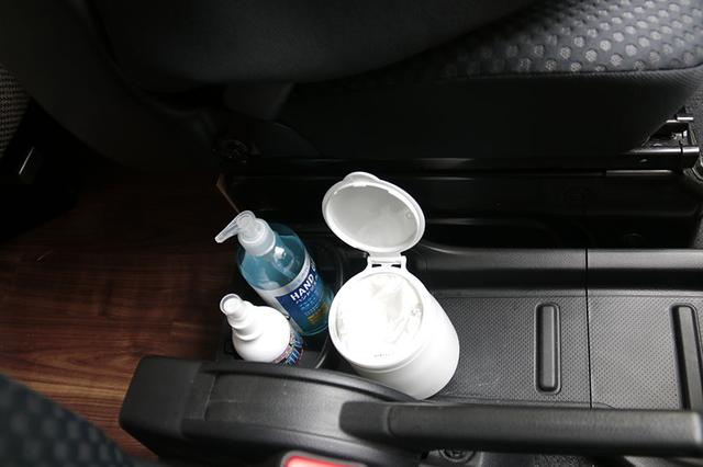画像: 車内に除菌アイテムを常備しよう。