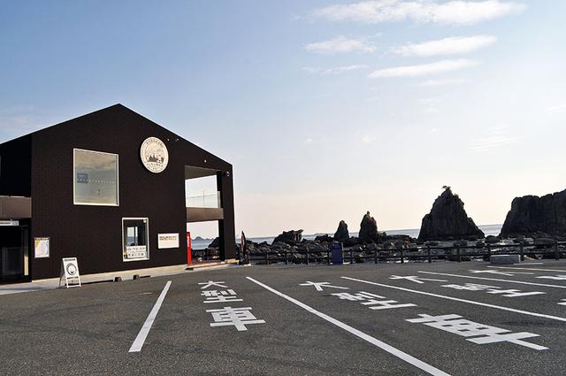 画像: 8日目に立ち寄った道の駅くしもと橋杭岩。マグマが作ったという不思議な岩石群が施設近くにあり、その絶景には驚かされる。