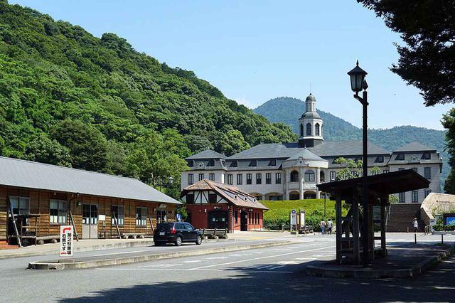 画像: 13~14日目に仮眠した道の駅第九の里(徳島⑬)。仮眠環境は〇。高速ICから近く、トイレも清潔で使いやすい。水場も施設の外にあり、利用可能。※道の駅の丸囲みの数字はスタンプラリーの番号です。