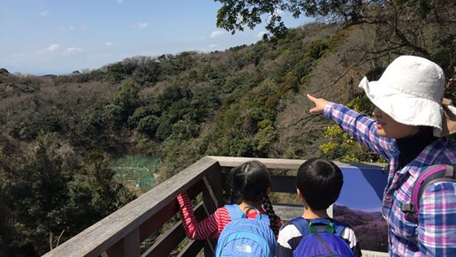 画像: 母と子で楽しいハイキングに出かけよう!